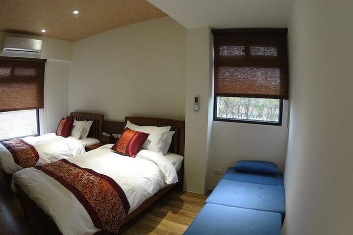 Room 9 of 42