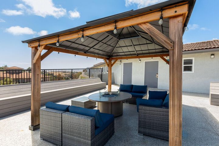 Hotel Exterior 57 of 77