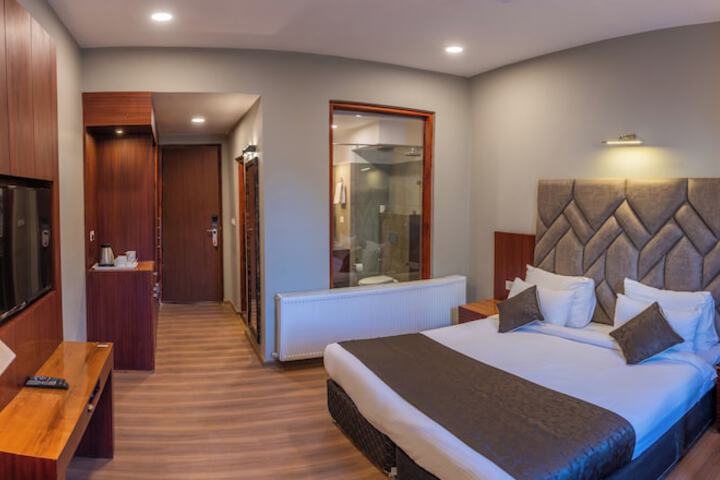 Room 5 of 25