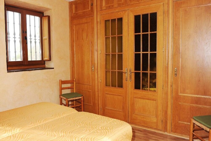 Room 2 of 40