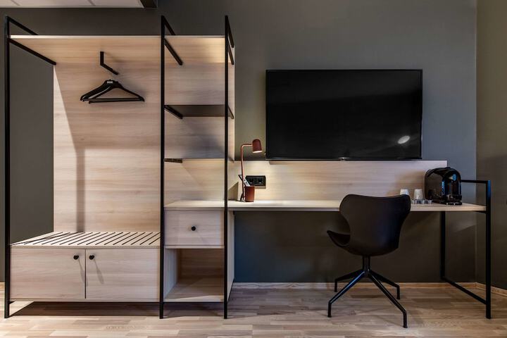 Room 14 of 82