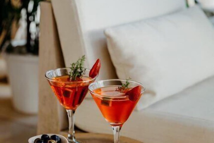 Lounge 213 of 341