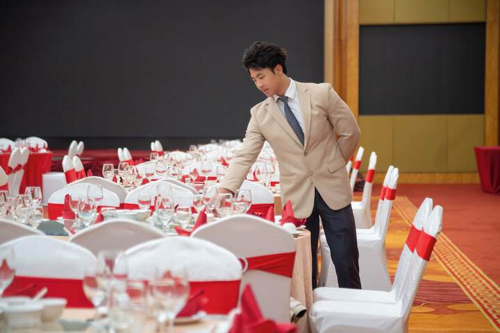 Ballroom/Hall 28 of 32