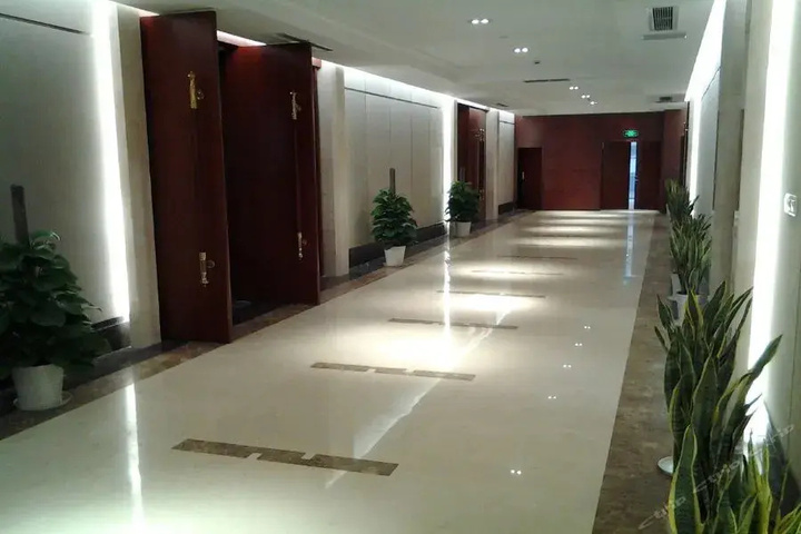 Room 7 of 13