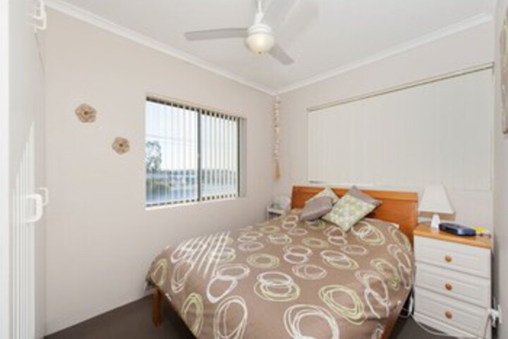 Room 10 of 12