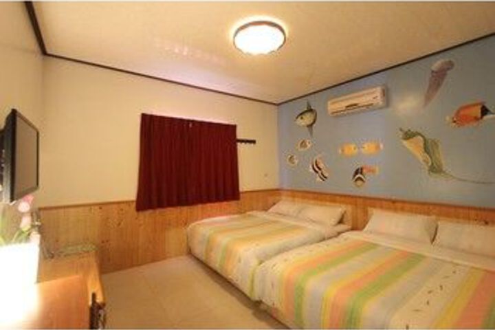 Room 10 of 16