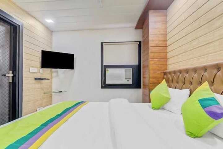 Room 4 of 11