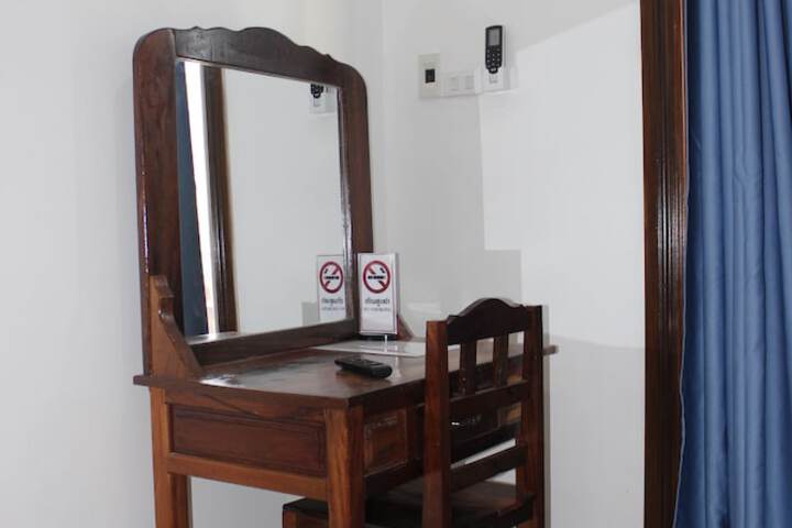 Room 8 of 34