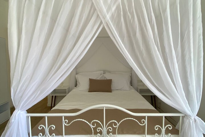Room 32 of 184