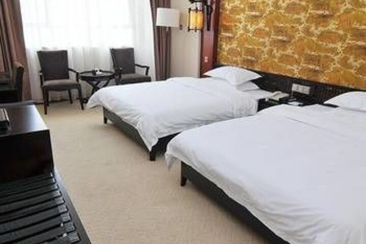 Room 8 of 9