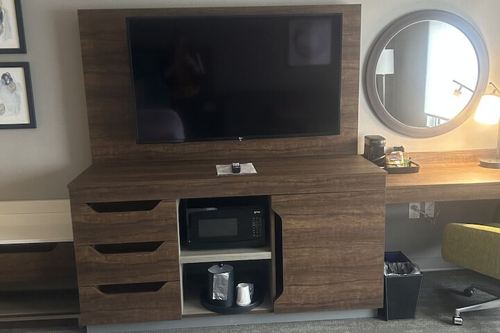 1 King with Sofa Bed Microwave, Refrigerator (9 of 37)