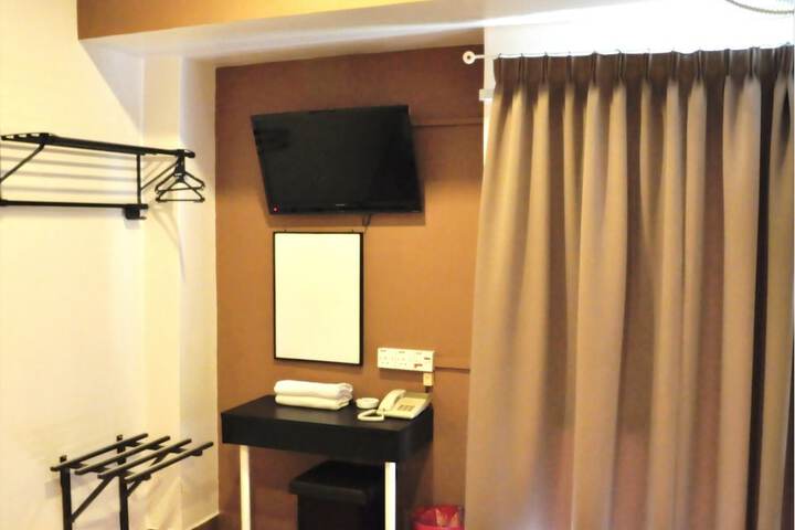 Room 16 of 34