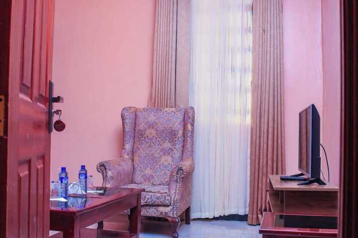 Room 6 of 77