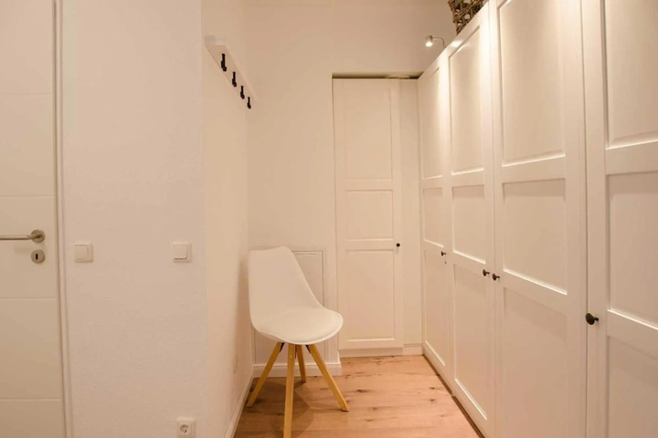 Room 5 of 9