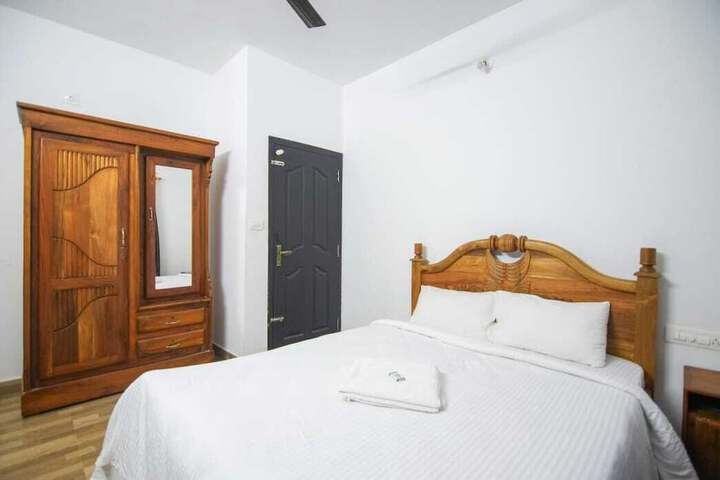 Room 3 of 35