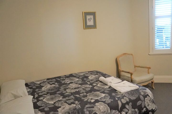 Room 10 of 28