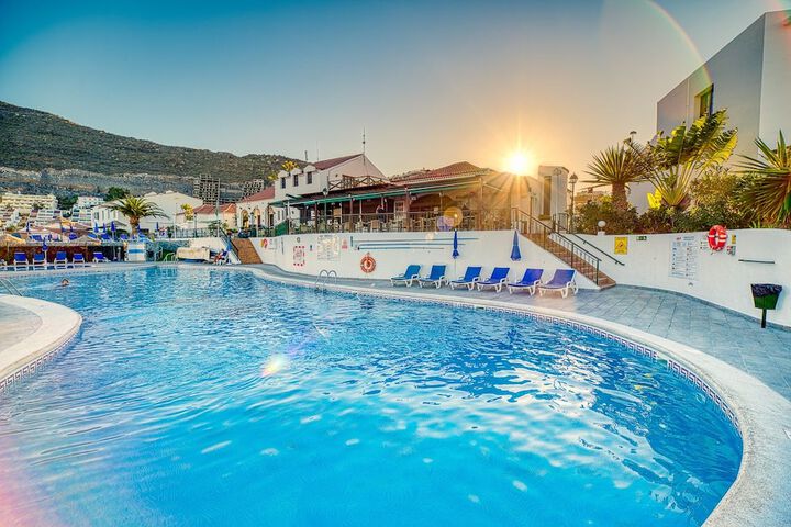 Pool Hotel
