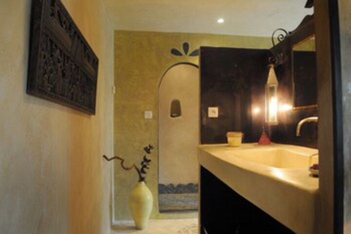 Room 2 of 16