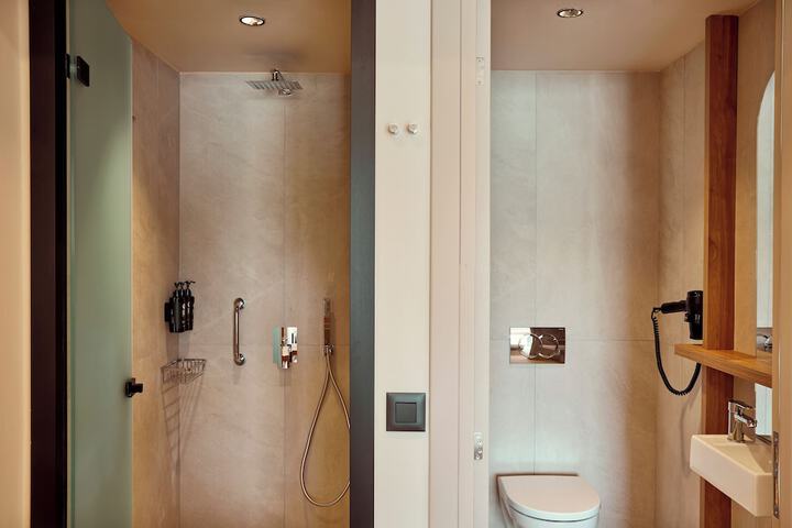 Room 131 of 183