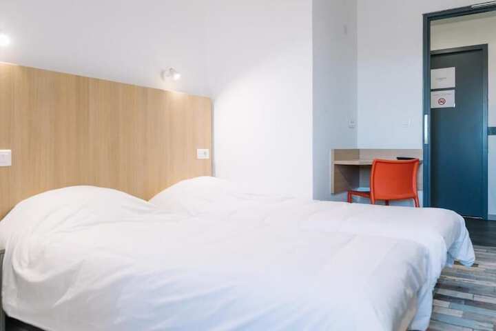 Room 2 of 18