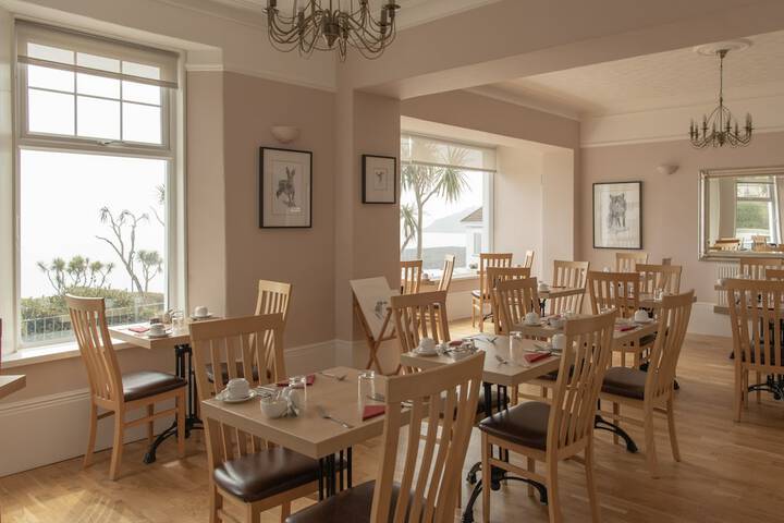Dining 106 of 131
