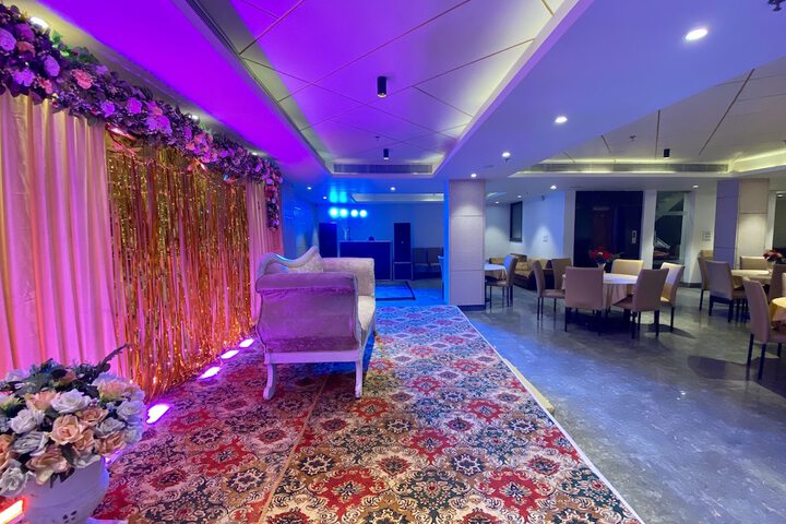 Ballroom/Hall 28 of 38