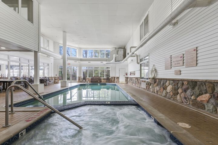 Indoor spa tub