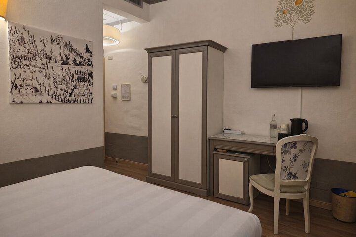 Room 30 of 144