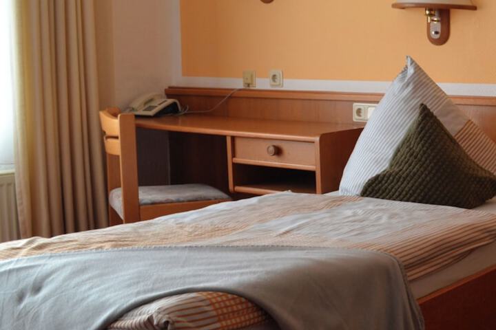 Room 4 of 17