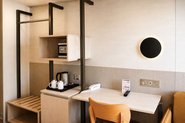 Room 42 of 65