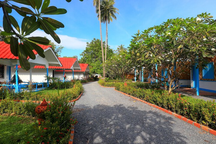 Hotel Exterior 63 of 65