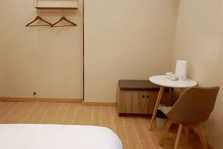 Room 2 of 17