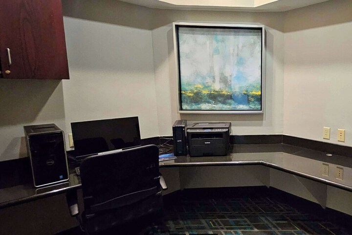 Business Center 71 of 76