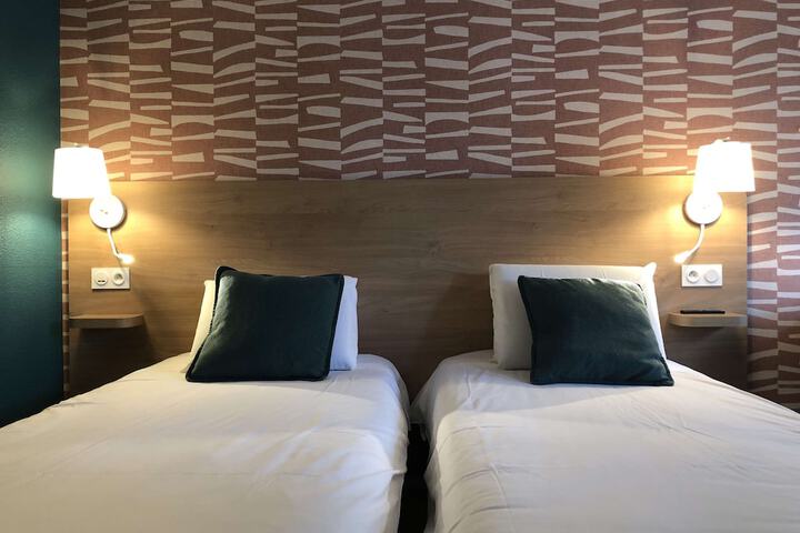 Room 14 of 60