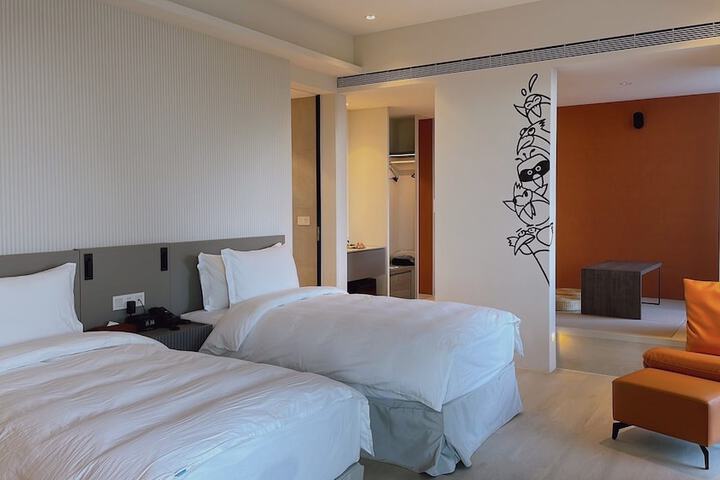 Room 25 of 63