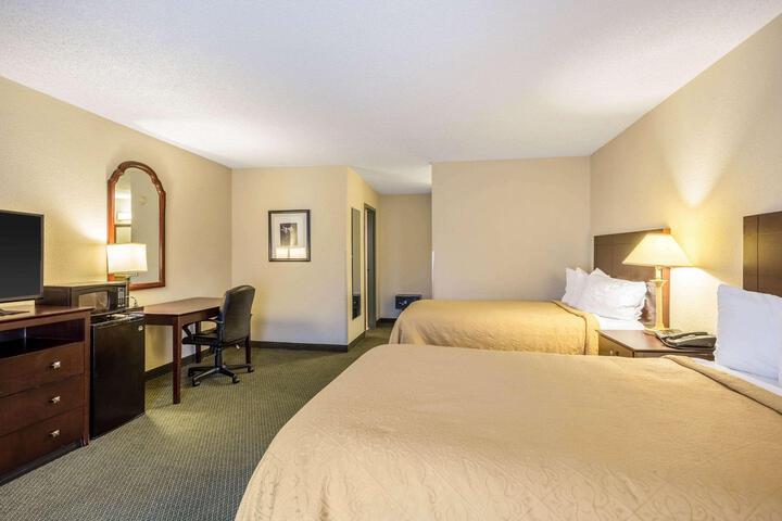 2 Double Beds (3 of 11)