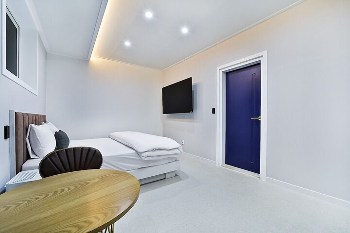 Room 9 of 43