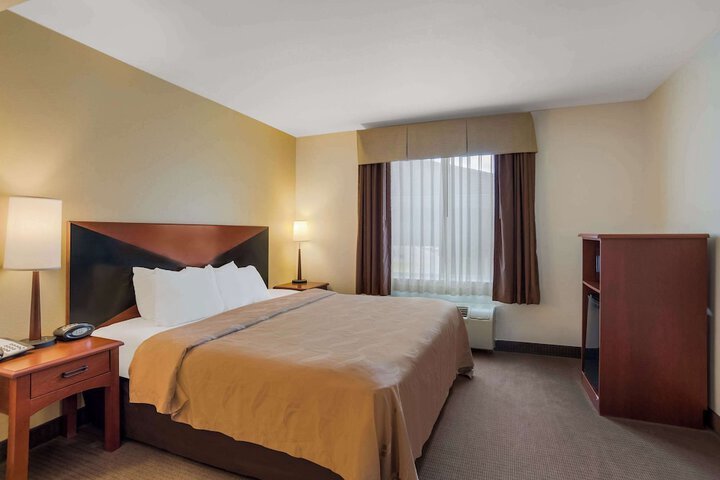 1 King Bed (6 of 13)