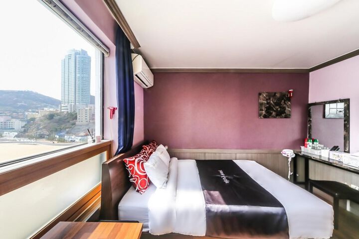 Room 4 of 33