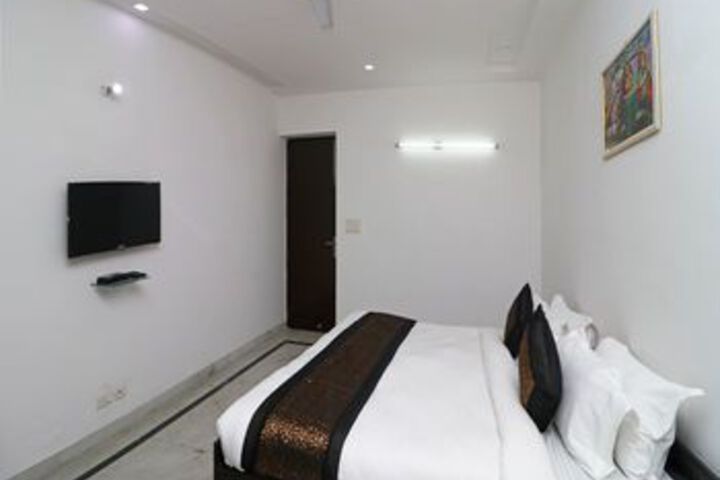Room 13 of 19