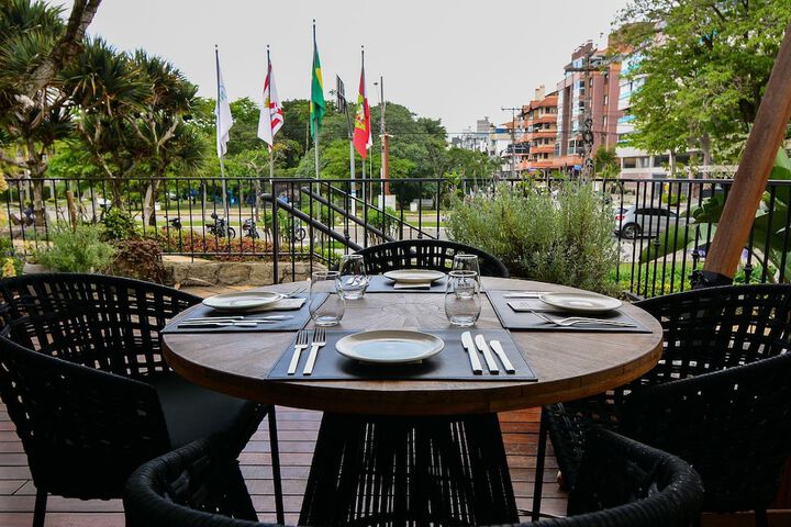 Dining 58 of 66