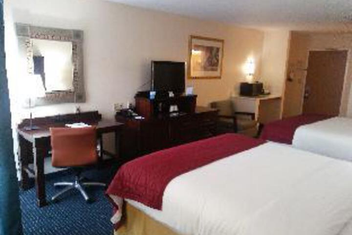 Hotel Suite Photo