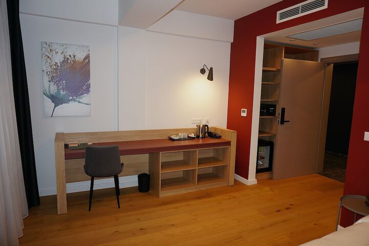 Room 18 of 69