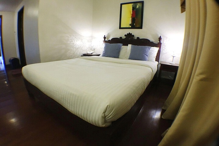 Room 11 of 50