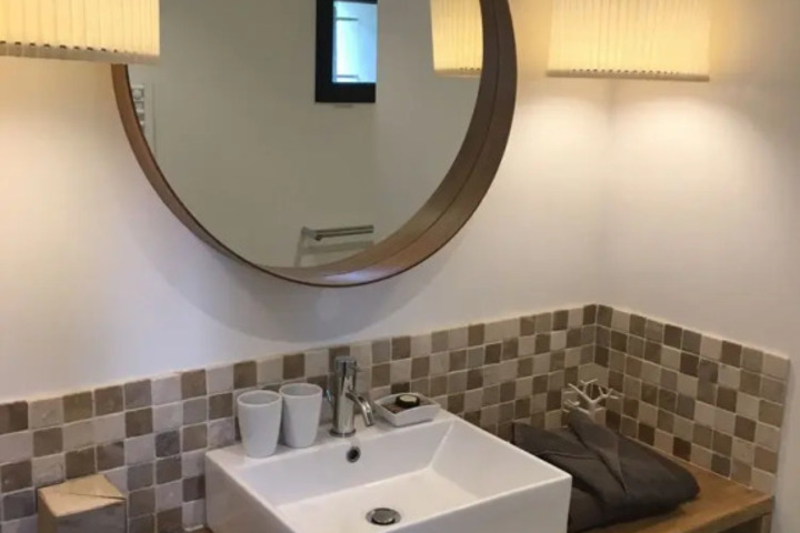Room 7 of 18