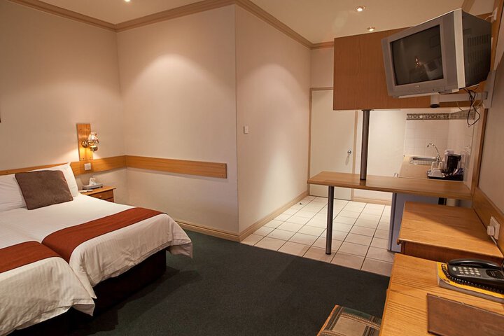 Room 6 of 37