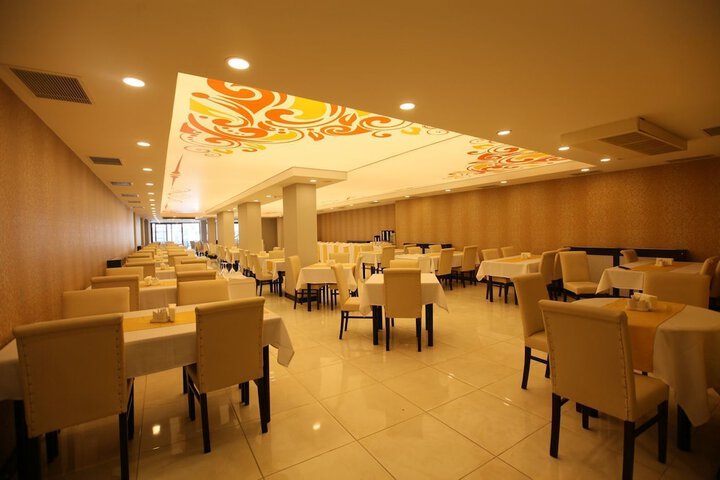 Dining 20 of 23