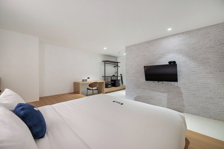 Room 41 of 106