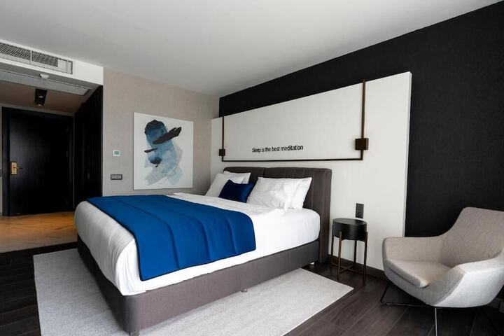 Room 8 of 46