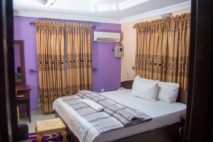 Room 5 of 49